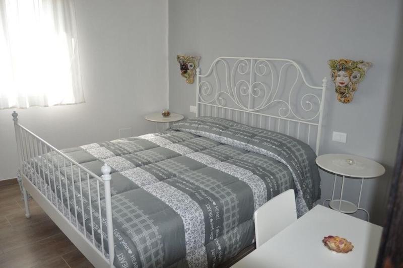 B&B Maison Blanche 칼타기론 외부 사진