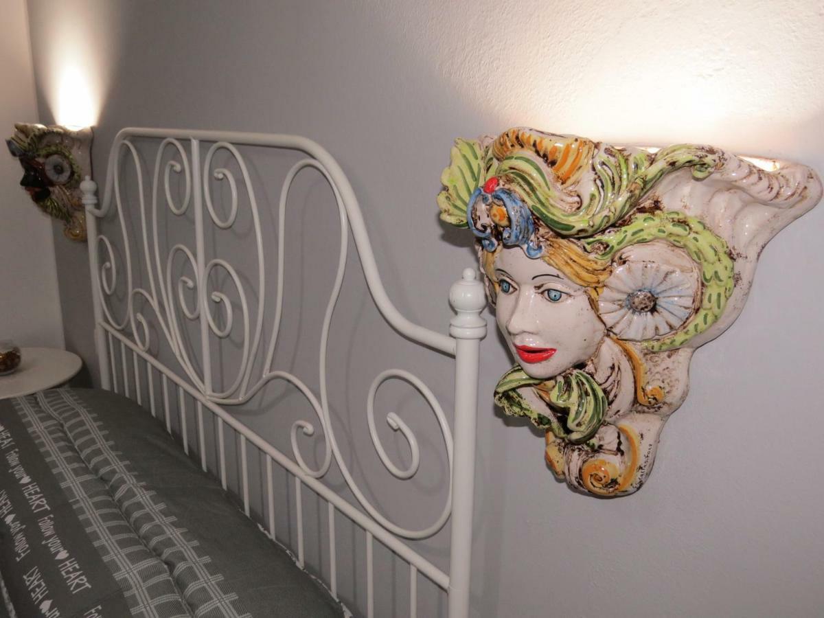 B&B Maison Blanche 칼타기론 외부 사진