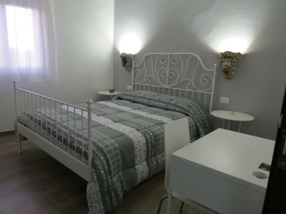 B&B Maison Blanche 칼타기론 외부 사진
